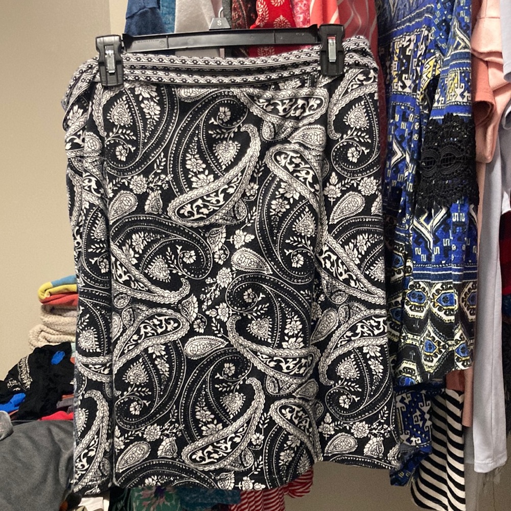 Black white print skirt. Faded glory ladies large.